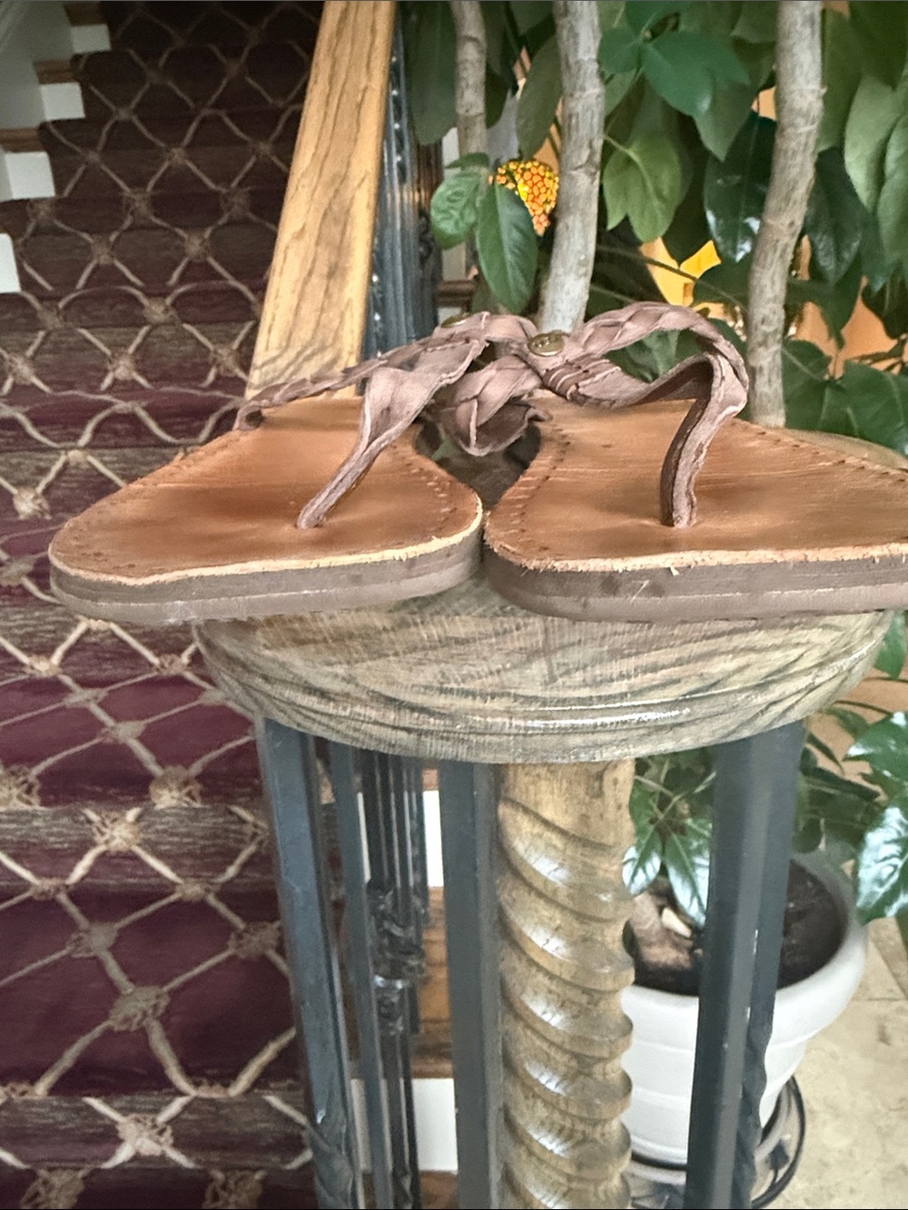 UGGS ladies, leather thong women’s size 9 very good condition - Picture 6 of 8